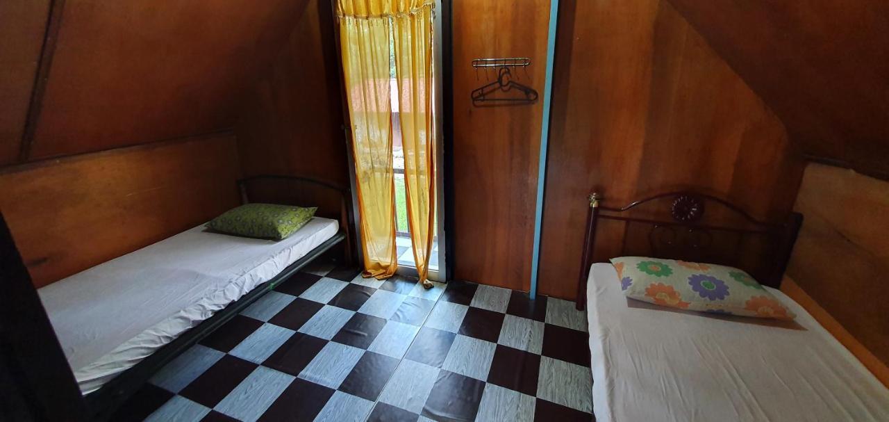 Chalet Kampong Semawar Kuala Kangsar Exteriör bild