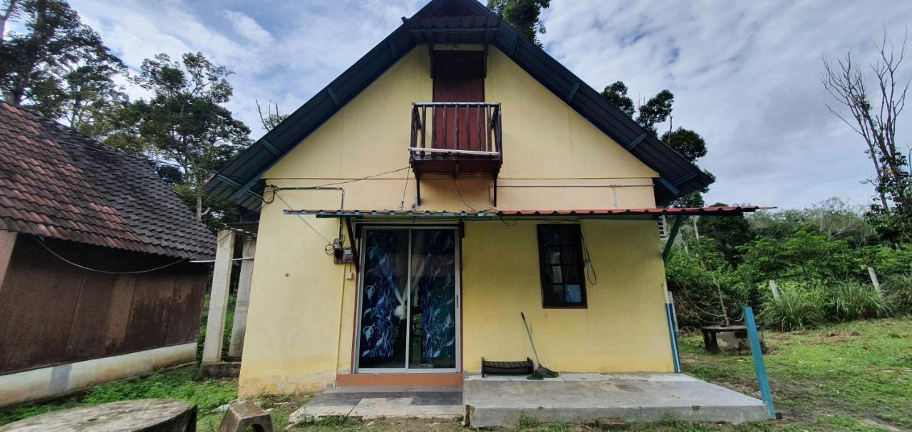 Chalet Kampong Semawar Kuala Kangsar Exteriör bild
