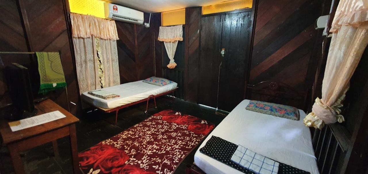 Chalet Kampong Semawar Kuala Kangsar Exteriör bild