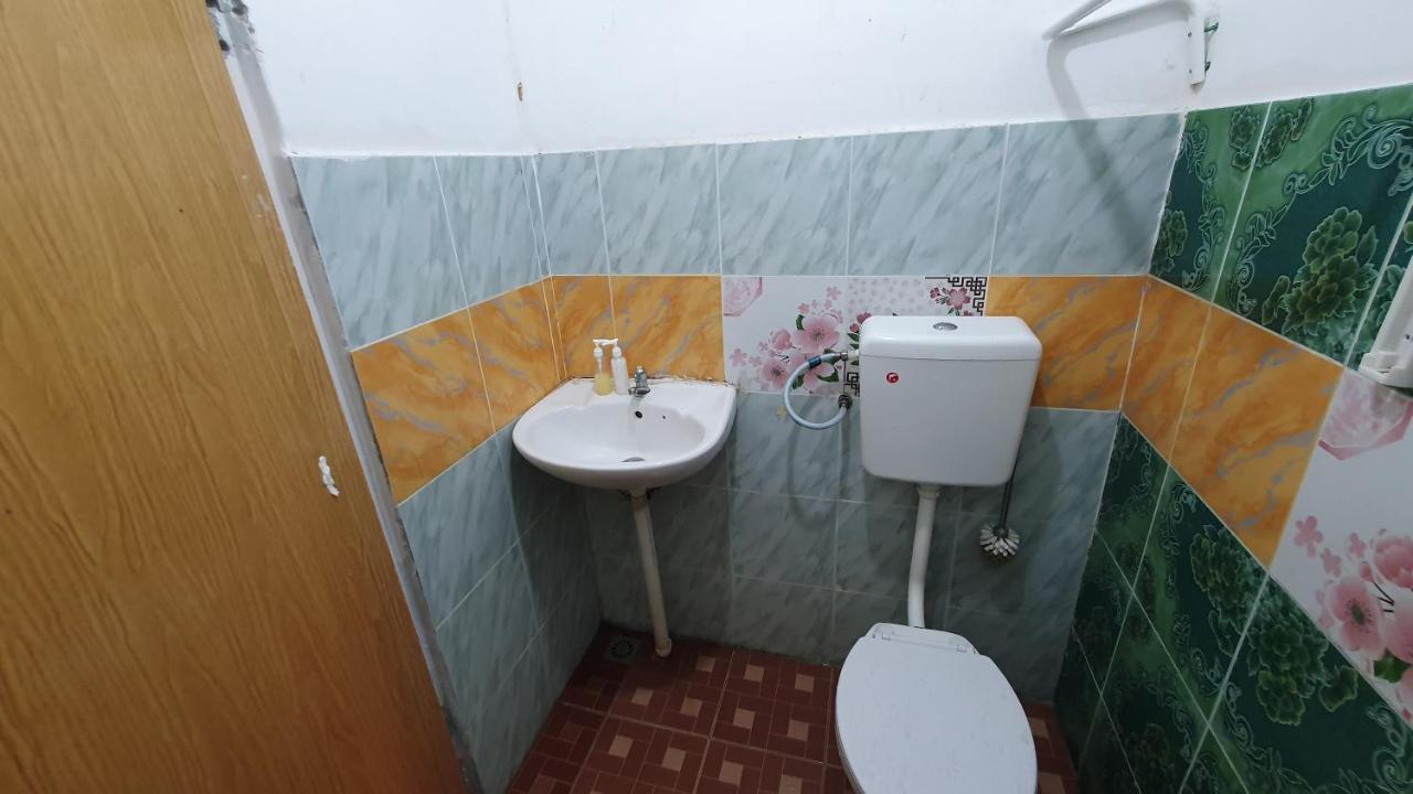 Chalet Kampong Semawar Kuala Kangsar Exteriör bild