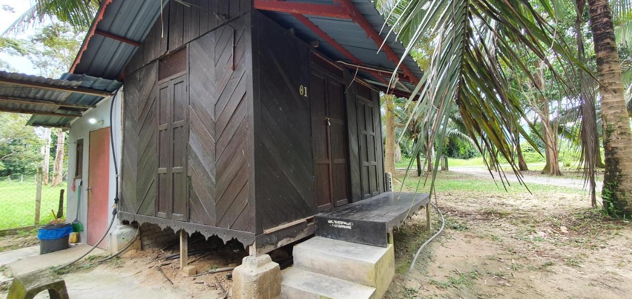 Chalet Kampong Semawar Kuala Kangsar Exteriör bild