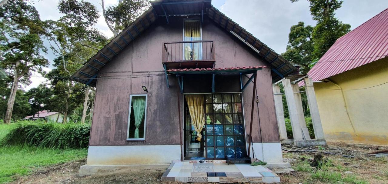 Chalet Kampong Semawar Kuala Kangsar Exteriör bild