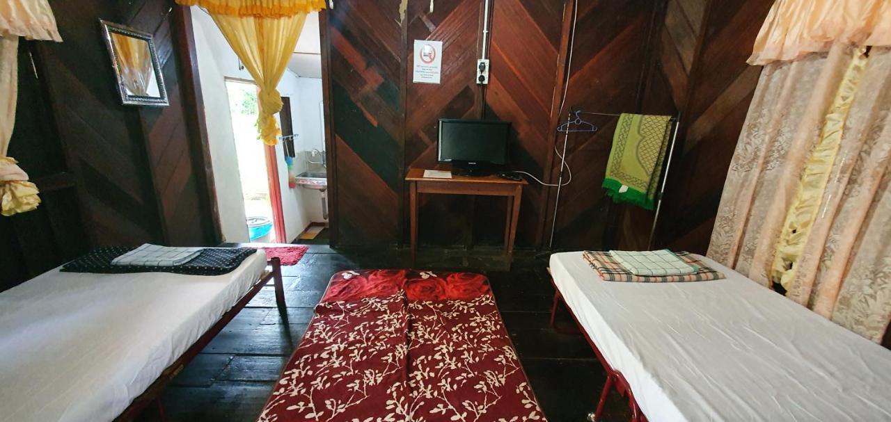 Chalet Kampong Semawar Kuala Kangsar Exteriör bild