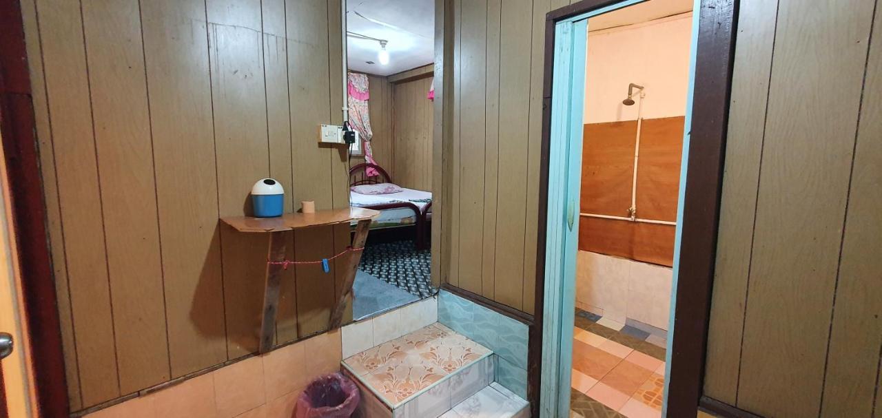 Chalet Kampong Semawar Kuala Kangsar Exteriör bild