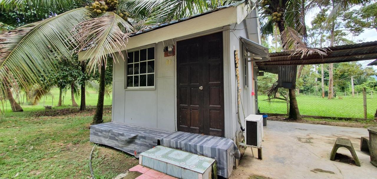 Chalet Kampong Semawar Kuala Kangsar Exteriör bild