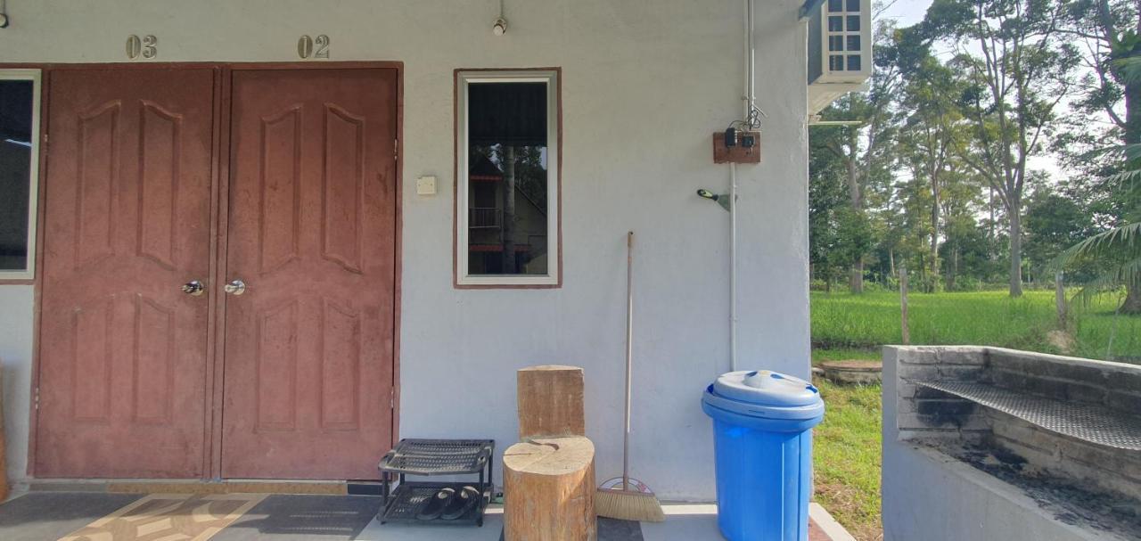 Chalet Kampong Semawar Kuala Kangsar Exteriör bild