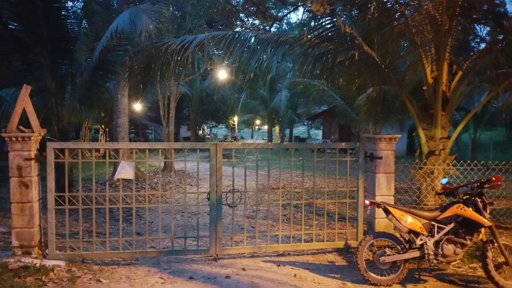 Chalet Kampong Semawar Kuala Kangsar Exteriör bild