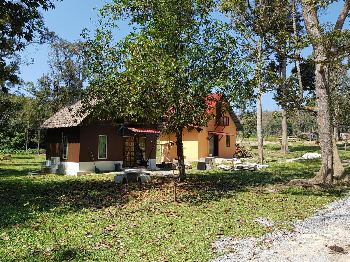 Chalet Kampong Semawar Kuala Kangsar Exteriör bild